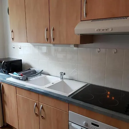 21 M2 Equipe Apartment